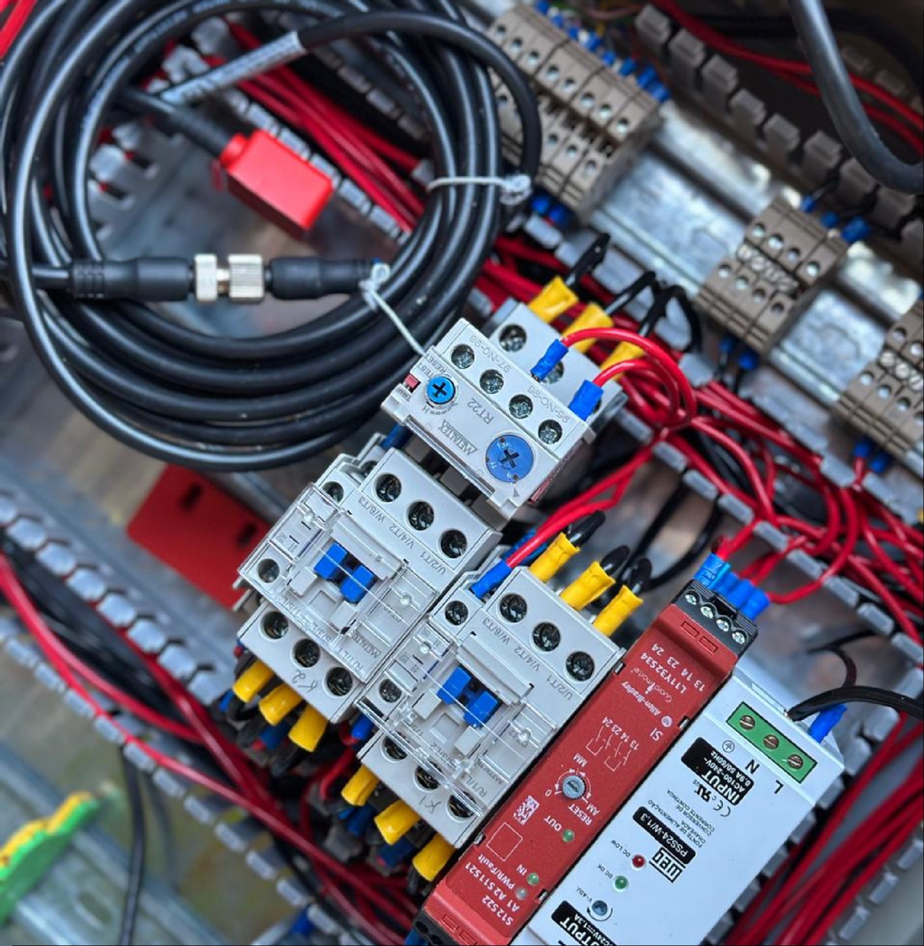 Manutenção elétrica predial: por que o prédio para antes da fábrica